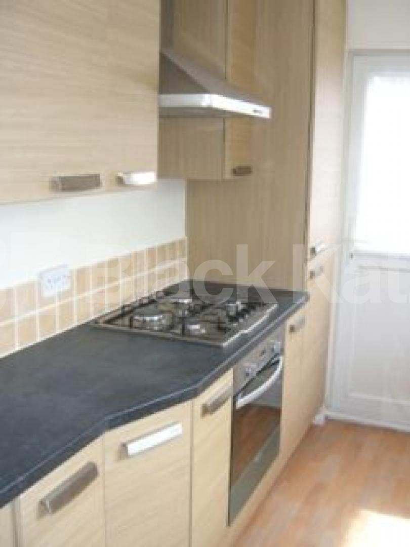 			LOVELY LOCATION!!!, 2 Bedroom, 1 bath, 1 reception Flat			 Trinity Road, EAST FINCHLEY N2